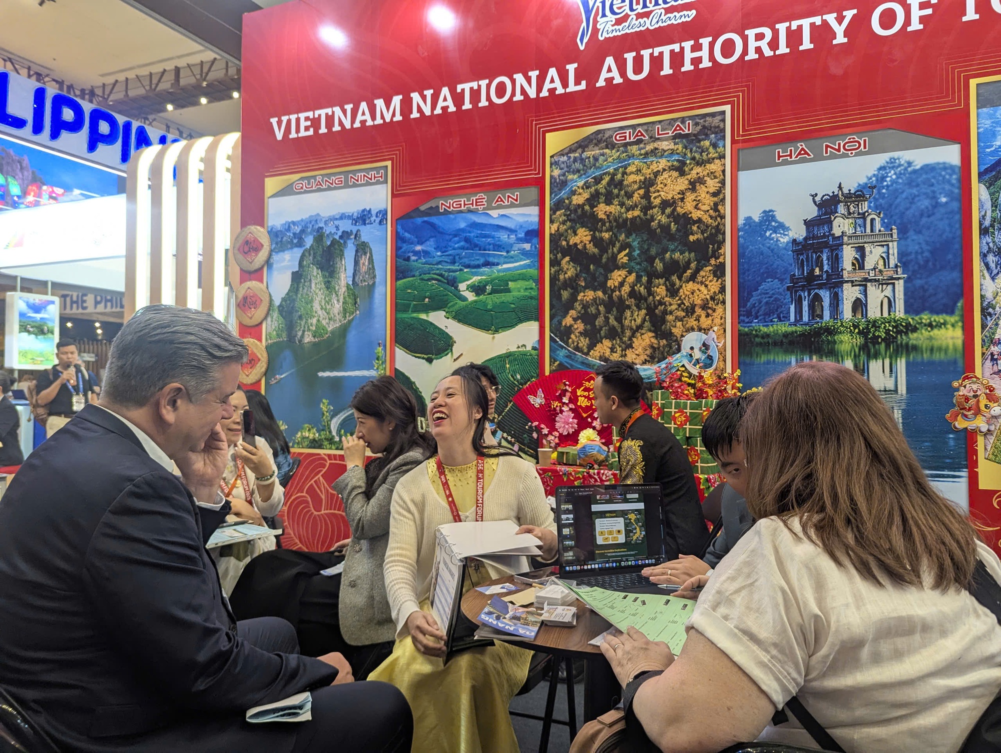 Du lịch Việt Nam quảng bá đậm nét tại hội chợ du lịch lớn nhất Đông Nam Á - Ảnh 4. Du lịch Việt Nam quảng bá đậm nét tại hội chợ du lịch lớn nhất Đông Nam Á - Ảnh 4.