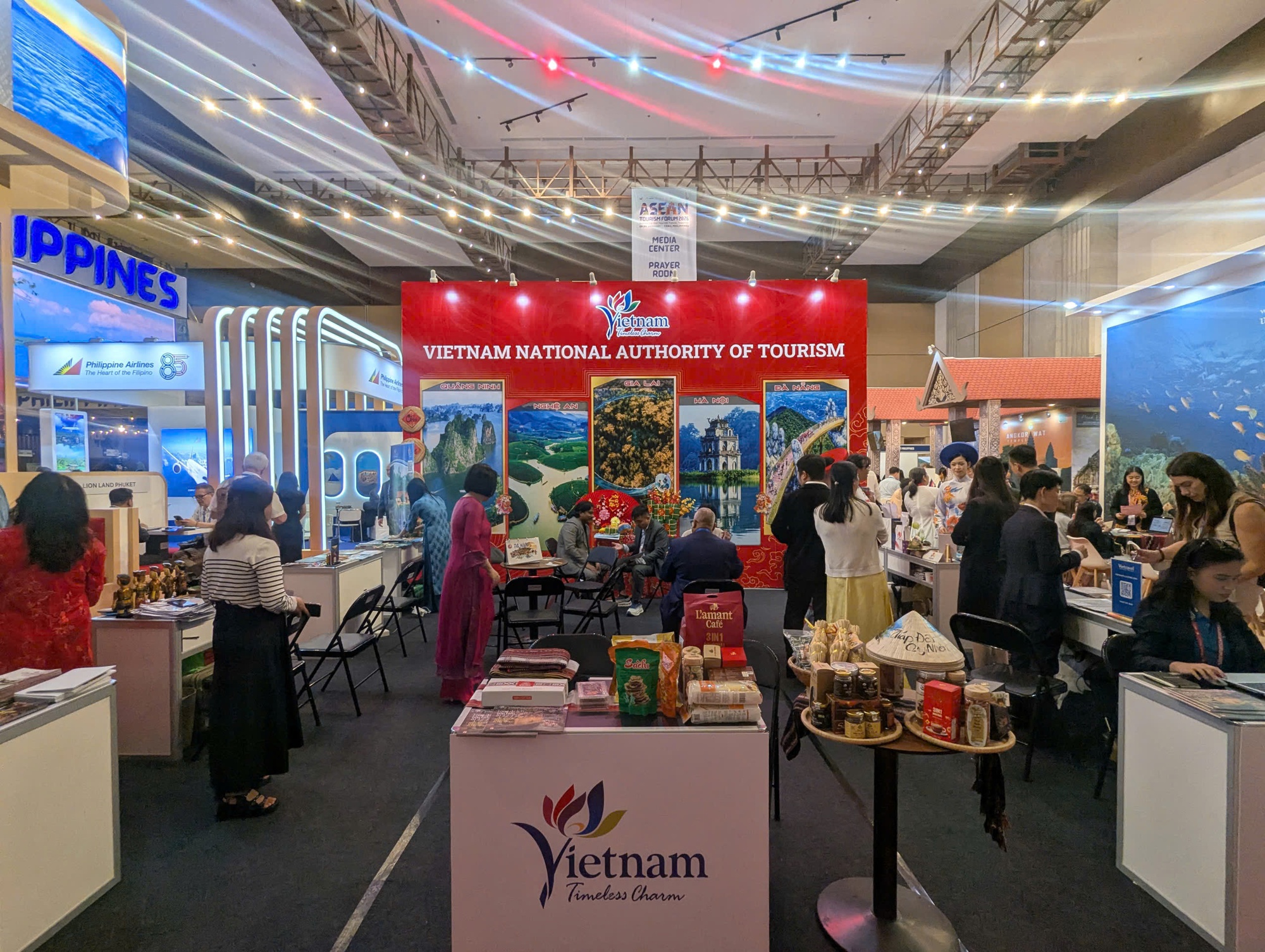 Du lịch Việt Nam quảng bá đậm nét tại hội chợ du lịch lớn nhất Đông Nam Á - Ảnh 3. Du lịch Việt Nam quảng bá đậm nét tại hội chợ du lịch lớn nhất Đông Nam Á - Ảnh 3.
