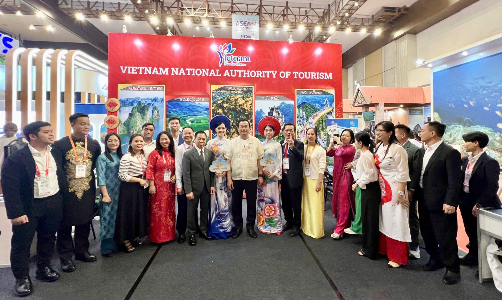 Du lịch Việt Nam quảng bá đậm nét tại hội chợ du lịch lớn nhất Đông Nam Á - Ảnh 2. Du lịch Việt Nam quảng bá đậm nét tại hội chợ du lịch lớn nhất Đông Nam Á - Ảnh 2.