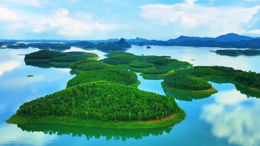 Hơn 951.000 lượt khách du lịch đến Lào Cai trong tháng đầu năm - Ảnh 3.