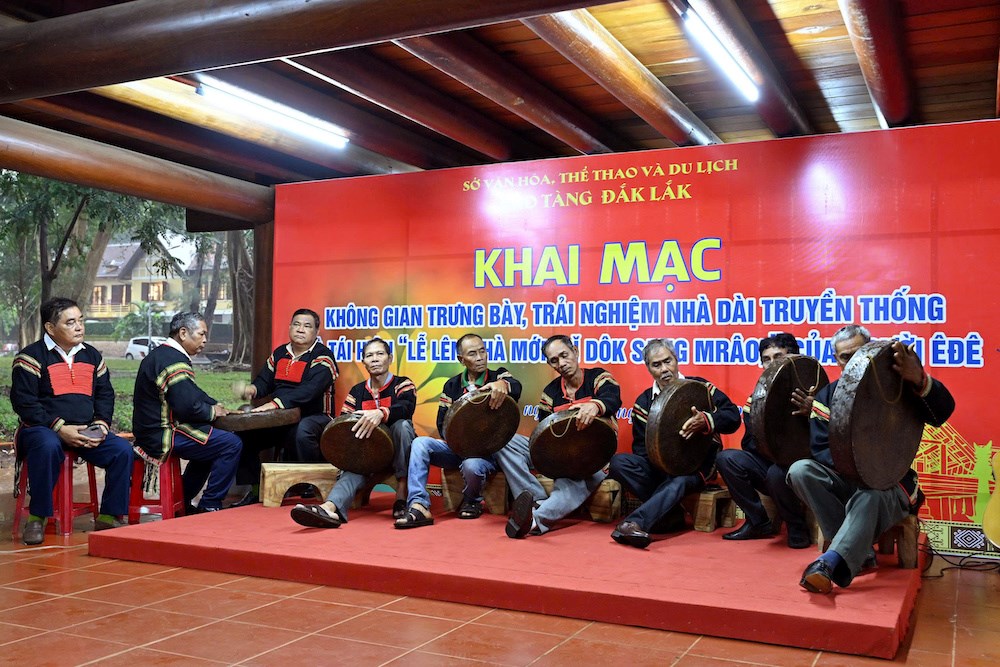 Vận dụng di sản cho phát triển công nghiệp văn hóa - Ảnh 3. Vận dụng di sản cho phát triển công nghiệp văn hóa - Ảnh 3.