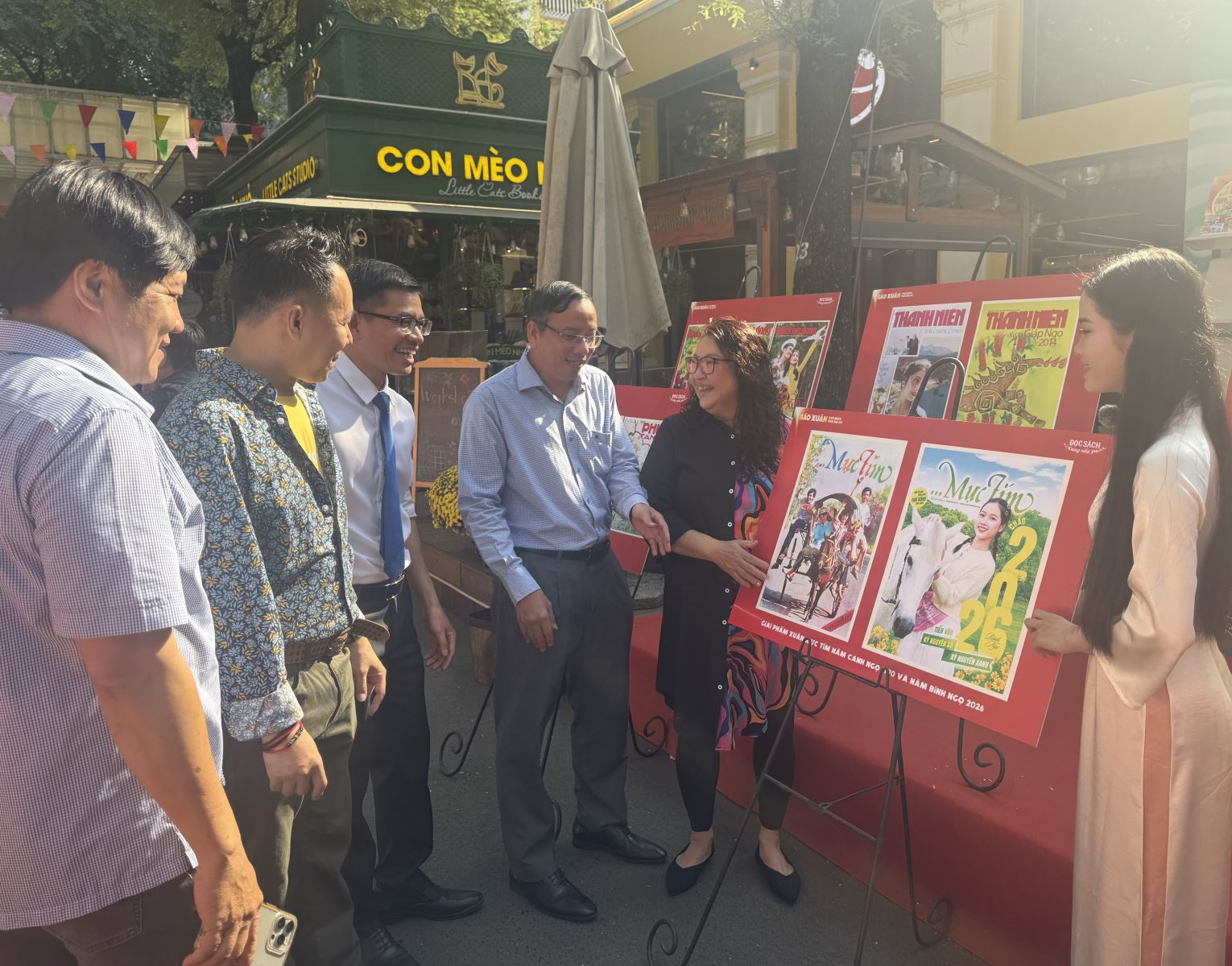 'Báo Xuân tiến bước thời đại số' lần đầu được triển lãm tại Đường sách TP Hồ Chí Minh - Ảnh 3.