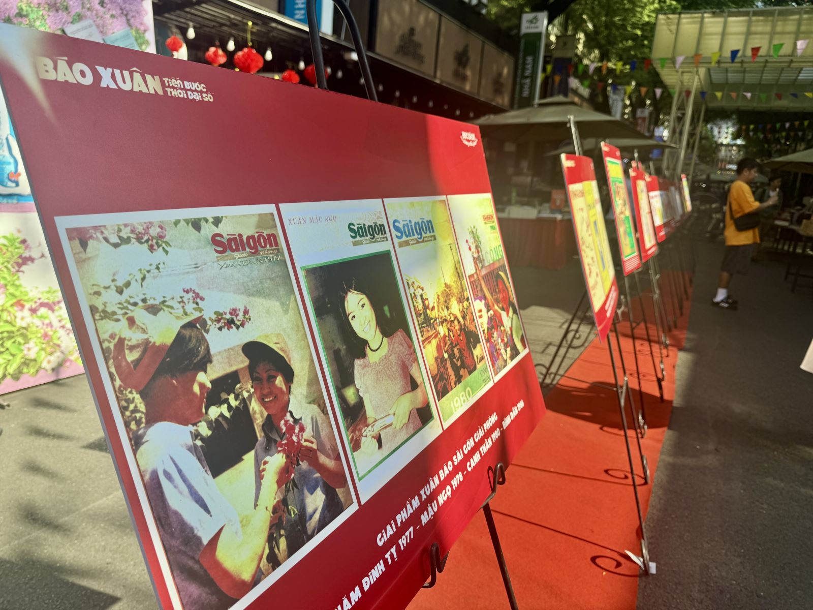 'Báo Xuân tiến bước thời đại số' lần đầu được triển lãm tại Đường sách TP Hồ Chí Minh - Ảnh 6.