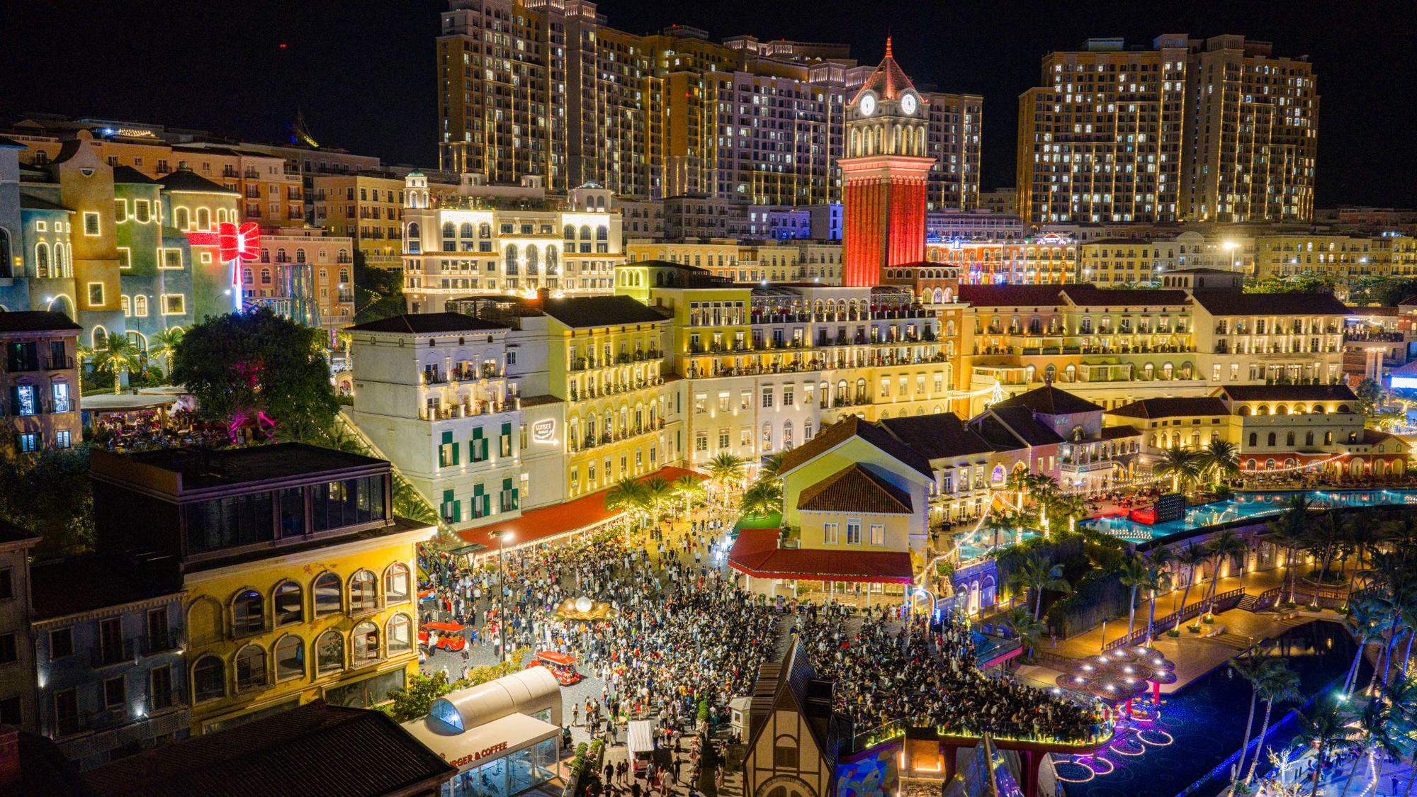 Tết Dương lịch: Phú Quốc một ngày đón 46 chuyến bay quốc tế và hàng vạn khách - Ảnh 3.