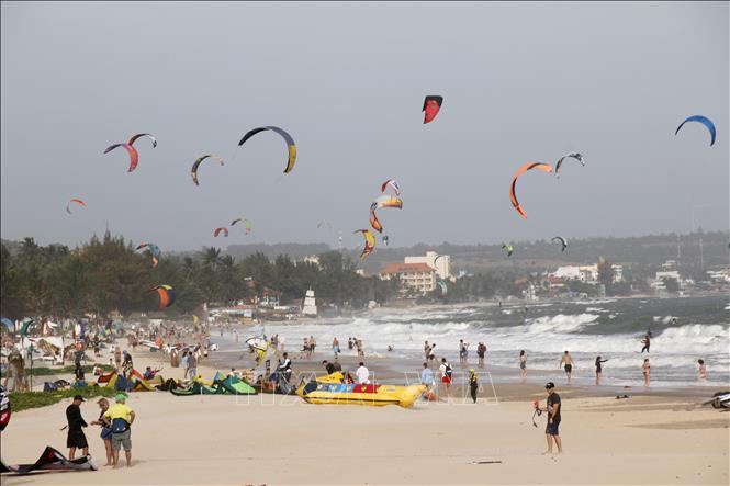 Ngành du lịch đón, phục vụ khoảng 3,5 triệu lượt khách dịp Tết Dương lịch - Ảnh 1.