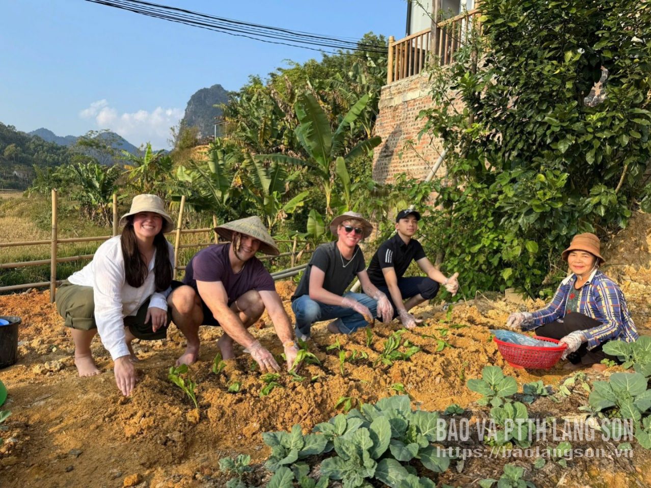 Vươn tầm du lịch xứ Lạng - Ảnh 1. Vươn tầm du lịch xứ Lạng - Ảnh 1.