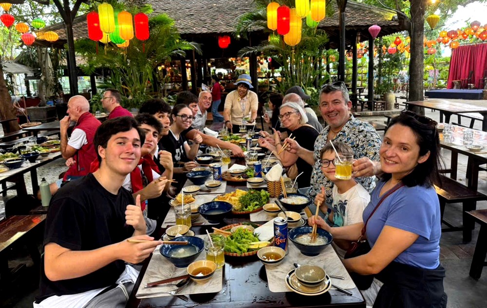 Du lịch tàu biển Việt Nam 2026: Đón đầu dòng khách cao cấp và định vị thương hiệu quốc gia - Ảnh 3. Du lịch tàu biển Việt Nam 2026: Đón đầu dòng khách cao cấp và định vị thương hiệu quốc gia - Ảnh 3.