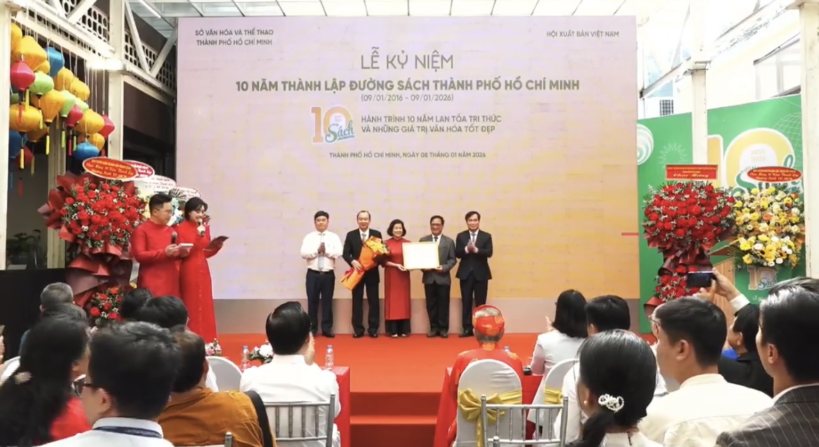 Đường sách TP Hồ Chí Minh: Từ không gian sách đến thiết chế văn hóa đô thị - Ảnh 4. Đường sách TP Hồ Chí Minh: Từ không gian sách đến thiết chế văn hóa đô thị - Ảnh 4.