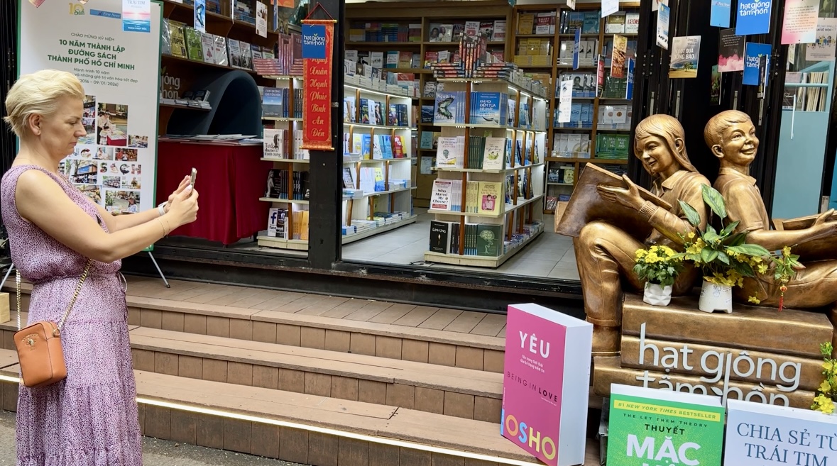 Đường sách TP Hồ Chí Minh: Từ không gian sách đến thiết chế văn hóa đô thị - Ảnh 3. Đường sách TP Hồ Chí Minh: Từ không gian sách đến thiết chế văn hóa đô thị - Ảnh 3.
