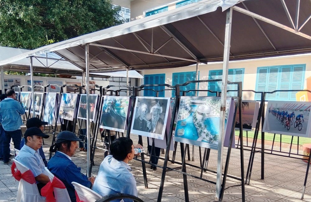 Khánh Hòa: Tổ chức chuỗi hoạt động văn hóa đặc sắc mừng Tết Bính Ngọ 2026 - Ảnh 1. Khánh Hòa: Tổ chức chuỗi hoạt động văn hóa đặc sắc mừng Tết Bính Ngọ 2026 - Ảnh 1.