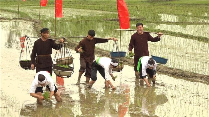 Phú Thọ: Đa dạng sắc màu lễ hội Xuân thu hút khách đến Đất Tổ - Ảnh 2.