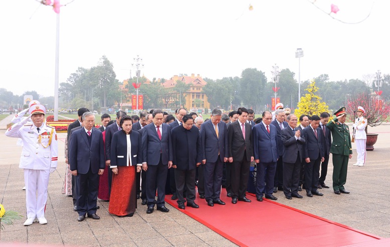 Lãnh đạo Đảng, Nhà nước vào Lăng viếng Chủ tịch Hồ Chí Minh nhân dịp Tết Nguyên đán Bính Ngọ - Ảnh 2.