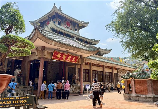 Bảo đảm an ninh, an toàn cho du khách du Xuân tại Khu du lịch quốc gia Núi Sam - Ảnh 1. Bảo đảm an ninh, an toàn cho du khách du Xuân tại Khu du lịch quốc gia Núi Sam - Ảnh 1.