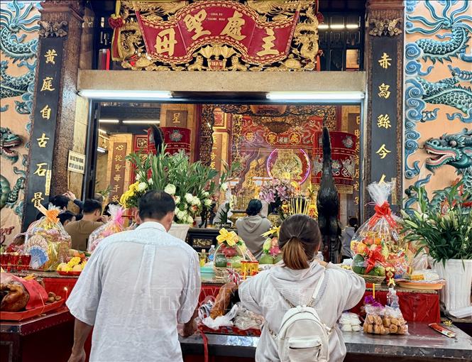 Bảo đảm an ninh, an toàn cho du khách du Xuân tại Khu du lịch quốc gia Núi Sam - Ảnh 2. Bảo đảm an ninh, an toàn cho du khách du Xuân tại Khu du lịch quốc gia Núi Sam - Ảnh 2.