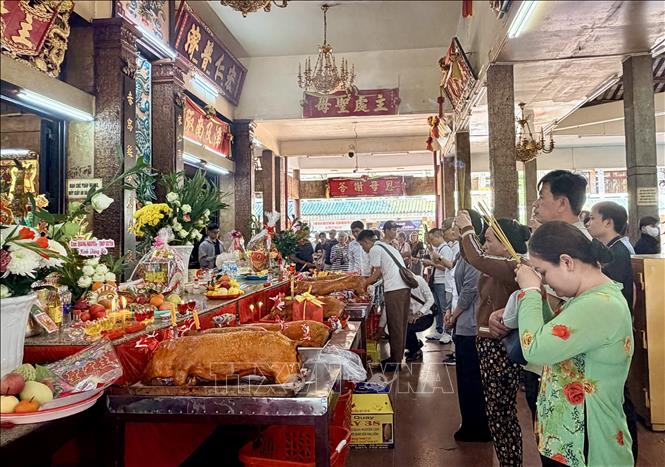 Bảo đảm an ninh, an toàn cho du khách du Xuân tại Khu du lịch quốc gia Núi Sam - Ảnh 3. Bảo đảm an ninh, an toàn cho du khách du Xuân tại Khu du lịch quốc gia Núi Sam - Ảnh 3.