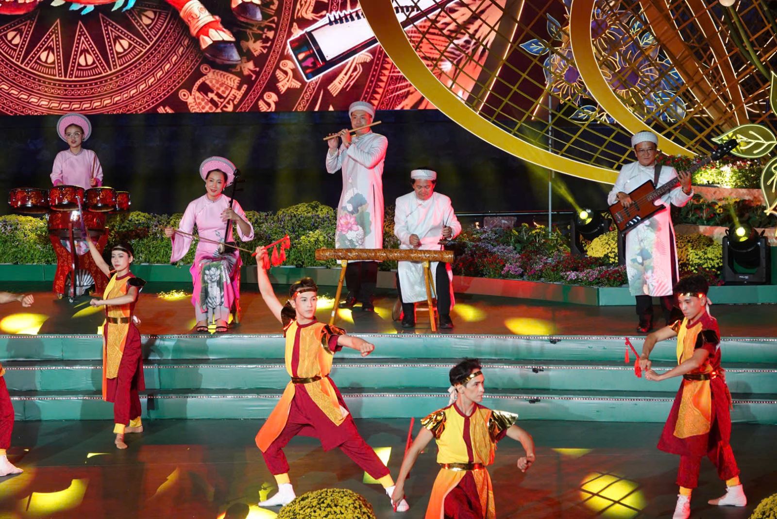 TP Hồ Chí Minh: Khai mạc Chợ hoa Xuân 'Trên bến dưới thuyền' Tết Bính Ngọ 2026 - Ảnh 6.