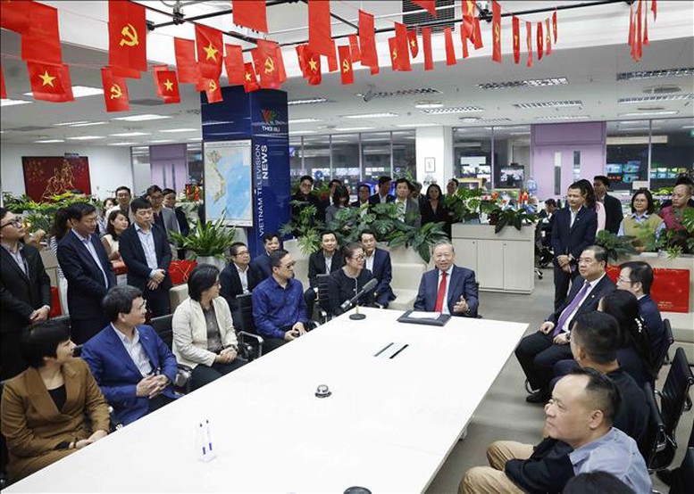 Tổng Bí thư Tô Lâm thăm, chúc Tết cán bộ, phóng viên VTV và VOV - Ảnh 5.