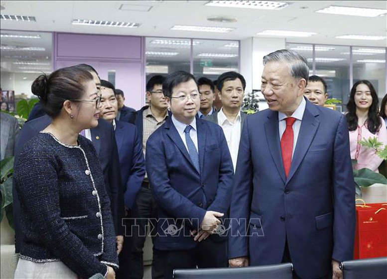 Tổng Bí thư Tô Lâm thăm, chúc Tết cán bộ, phóng viên VTV và VOV - Ảnh 4.