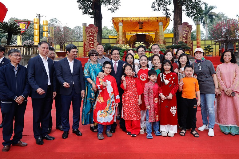 Thủ tướng Phạm Minh Chính dâng hương tại Hoàng thành Thăng Long - Ảnh 4.