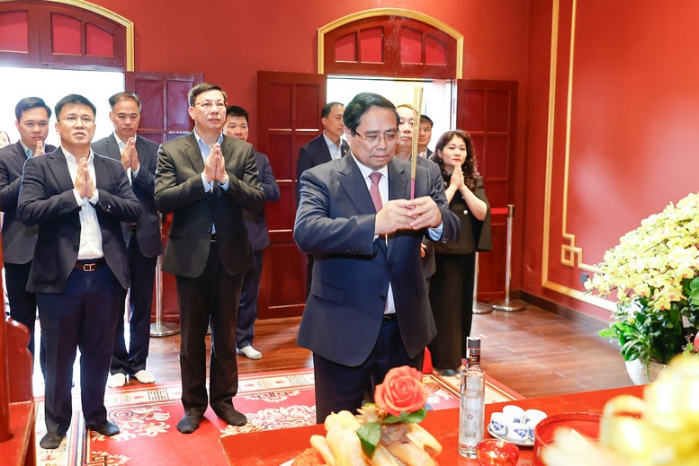 Thủ tướng Phạm Minh Chính dâng hương tại Hoàng thành Thăng Long - Ảnh 3.