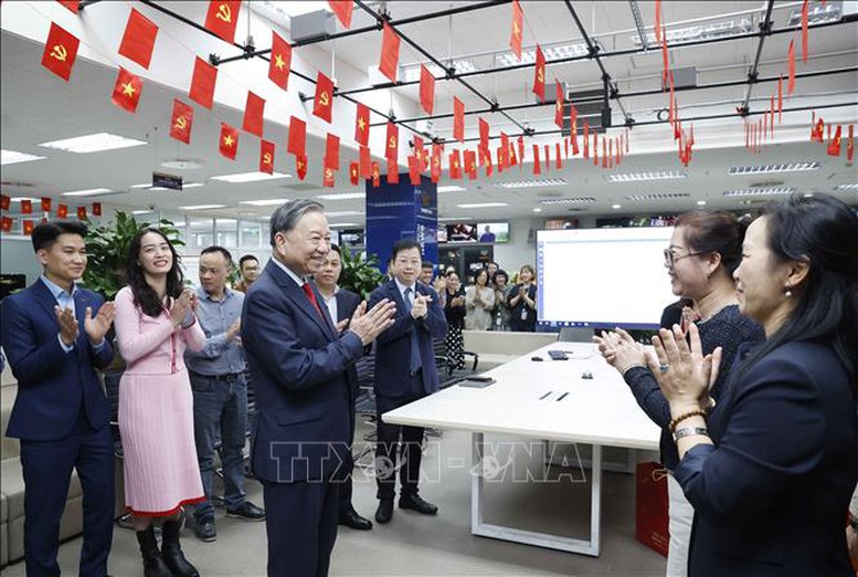 Tổng Bí thư Tô Lâm thăm, chúc Tết cán bộ, phóng viên VTV và VOV - Ảnh 3.