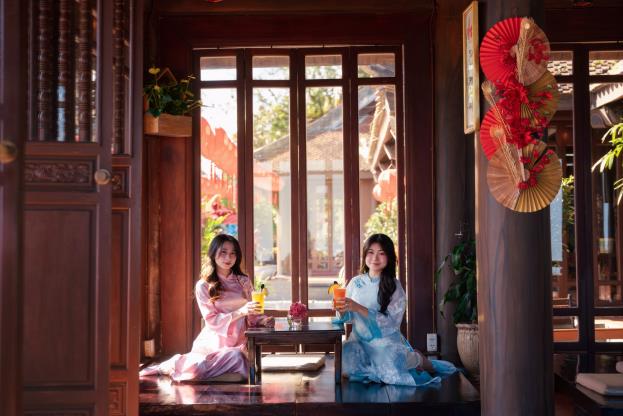 Hàng nghìn du khách choáng ngợp với biển hoa tulip trên đỉnh Bà Nà dịp Tết 2026 - Ảnh 10. Hàng nghìn du khách choáng ngợp với biển hoa tulip trên đỉnh Bà Nà dịp Tết 2026 - Ảnh 10.