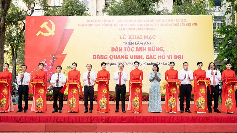 Thành phố Hồ Chí Minh triển lãm mừng 96 năm Ngày thành lập Đảng - Ảnh 1.