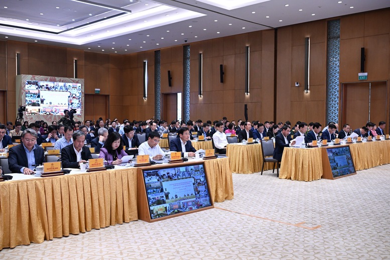 Thủ tướng: Bảo đảm duy trì tối thiểu 3% tổng chi ngân sách nhà nước hằng năm cho chuyển đổi số - Ảnh 4.