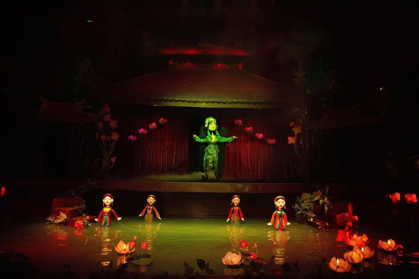 Sân khấu xuân Bính Ngọ: Không gian nghệ thuật đa sắc - Ảnh 2. Sân khấu xuân Bính Ngọ: Không gian nghệ thuật đa sắc - Ảnh 2.