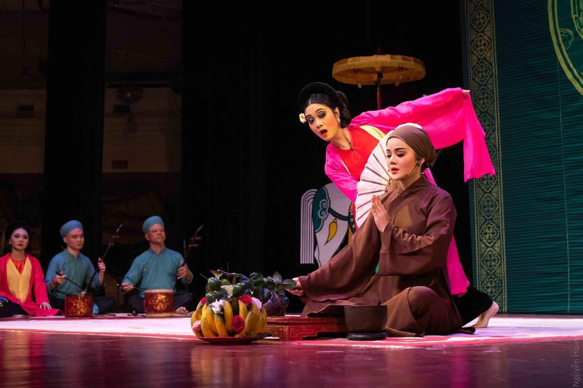 Sân khấu xuân Bính Ngọ: Không gian nghệ thuật đa sắc - Ảnh 1. Sân khấu xuân Bính Ngọ: Không gian nghệ thuật đa sắc - Ảnh 1.