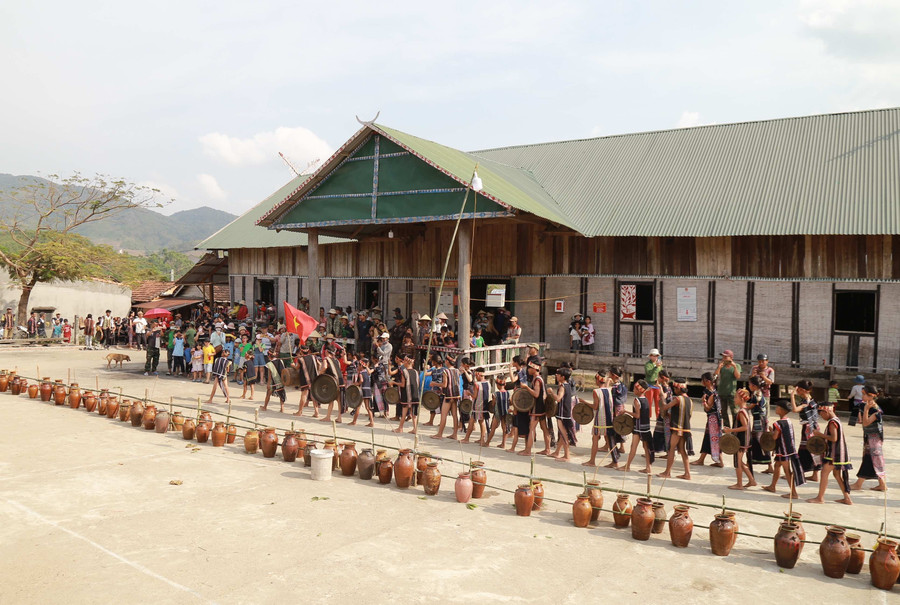 Gia Lai triển khai nhiều hoạt động bảo tồn và phát huy giá trị di sản không gian văn hóa cồng chiêng - Ảnh 2. Gia Lai triển khai nhiều hoạt động bảo tồn và phát huy giá trị di sản không gian văn hóa cồng chiêng - Ảnh 2.
