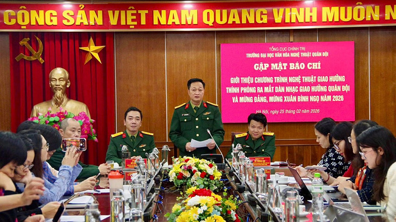 Gần 200 nghệ sĩ biểu diễn chương trình nghệ thuật giao hưởng “Thanh âm dưới ánh mặt trời” - Ảnh 2. Gần 200 nghệ sĩ biểu diễn chương trình nghệ thuật giao hưởng “Thanh âm dưới ánh mặt trời” - Ảnh 2.