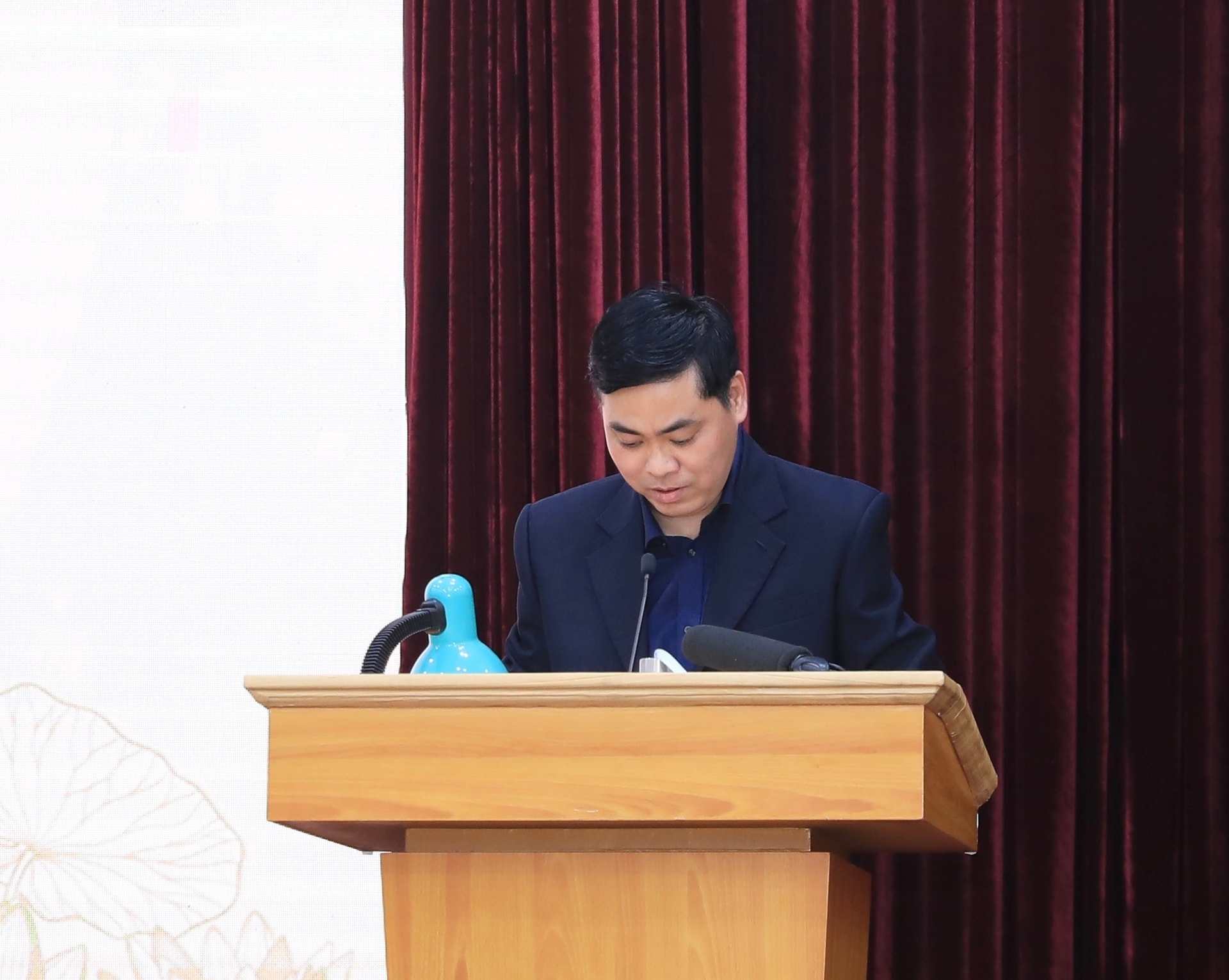 Hội nghị tiếp xúc giữa cử tri với người ứng cử đại biểu Quốc hội Khóa XVI, đơn vị bầu cử số 10 thành phố Hà Nội - Ảnh 5. Hội nghị tiếp xúc giữa cử tri với người ứng cử đại biểu Quốc hội Khóa XVI, đơn vị bầu cử số 10 thành phố Hà Nội - Ảnh 5.