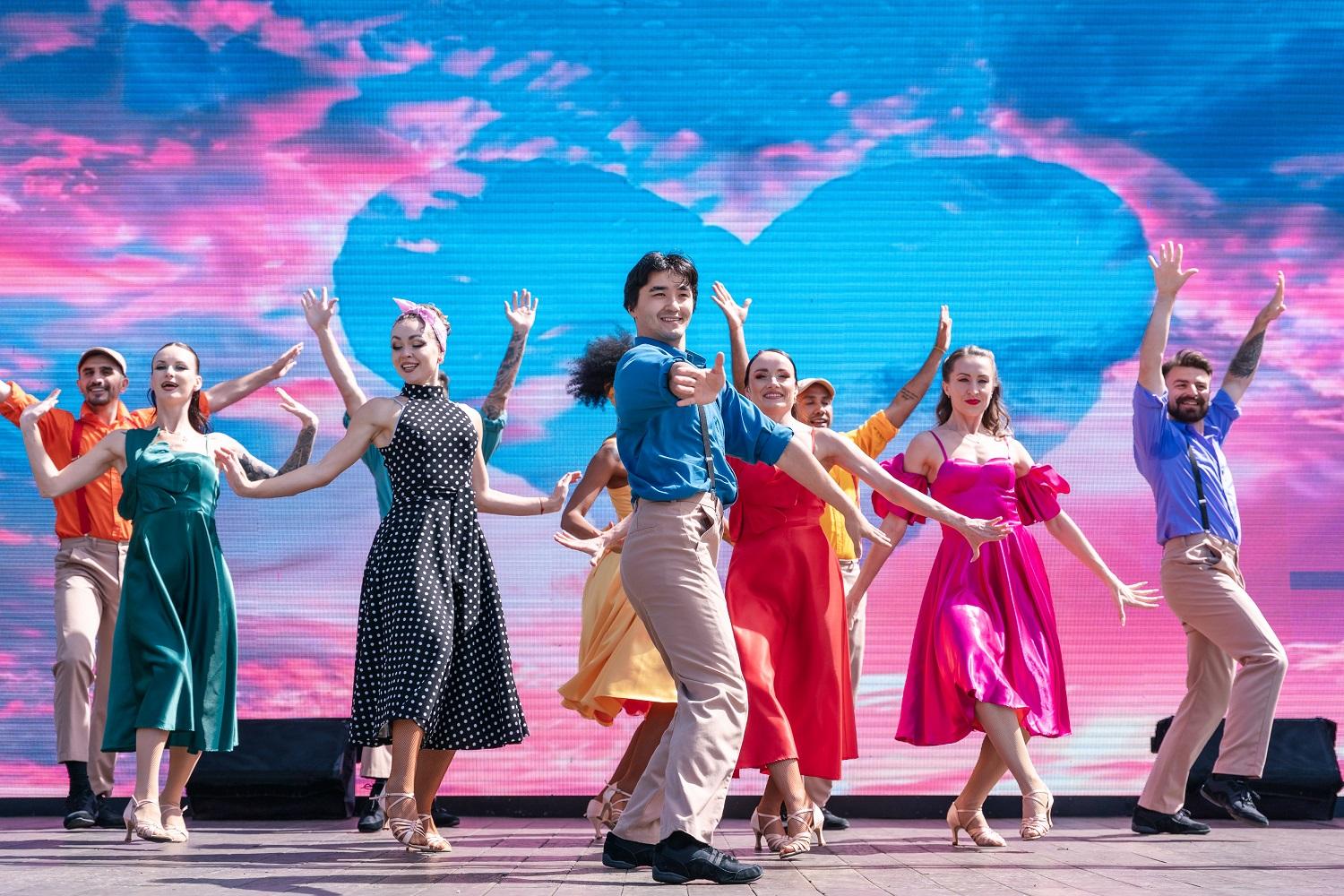 Bà Nà “chiêu đãi” miền Trung - Tây Nguyên “đại tiệc hoa tulip” với giá chỉ 400 ngàn đồng - Ảnh 4.