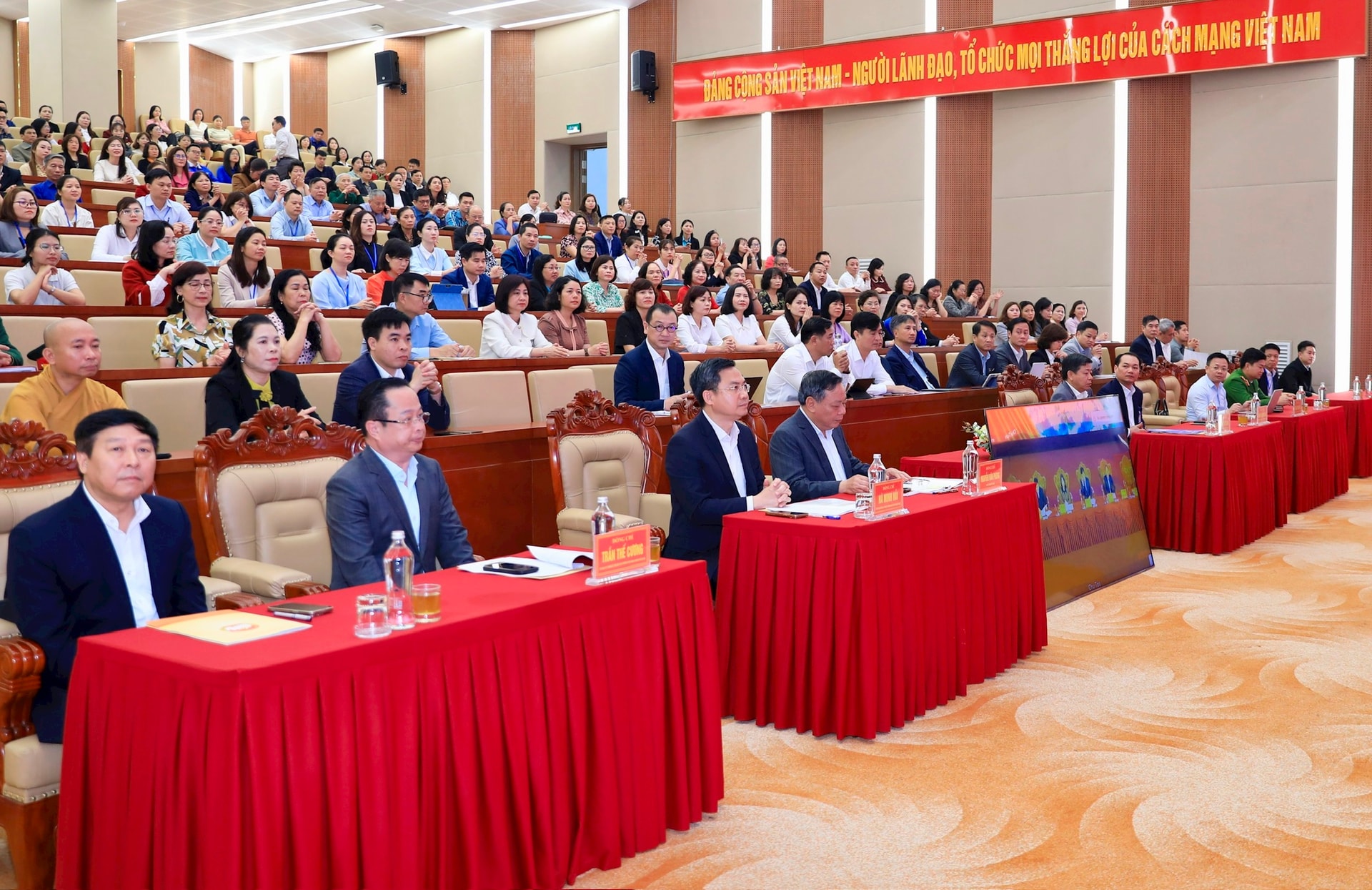 Bí thư Thành ủy Hà Nội Nguyễn Duy Ngọc, Thứ trưởng Thường trực Bộ VHTTDL Lâm Thị Phương Thanh và các ứng cử viên đại biểu Quốc hội tiếp xúc cử tri, vận động bầu cử - Ảnh 2.