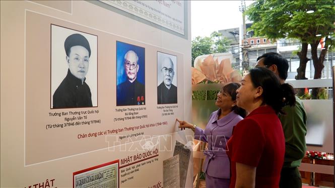 Gia Lai trưng bày hơn 2.000 tài liệu về bầu cử đại biểu Quốc hội và HĐND các cấp - Ảnh 1.