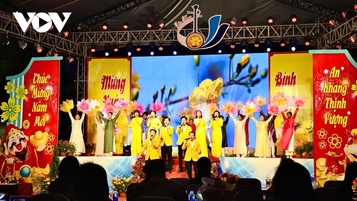 Cần Thơ khai mạc Chung kết Liên hoan “Ca nhạc, Ca cổ, Tiểu phẩm Xuân” năm 2026 - Ảnh 4. Cần Thơ khai mạc Chung kết Liên hoan “Ca nhạc, Ca cổ, Tiểu phẩm Xuân” năm 2026 - Ảnh 4.