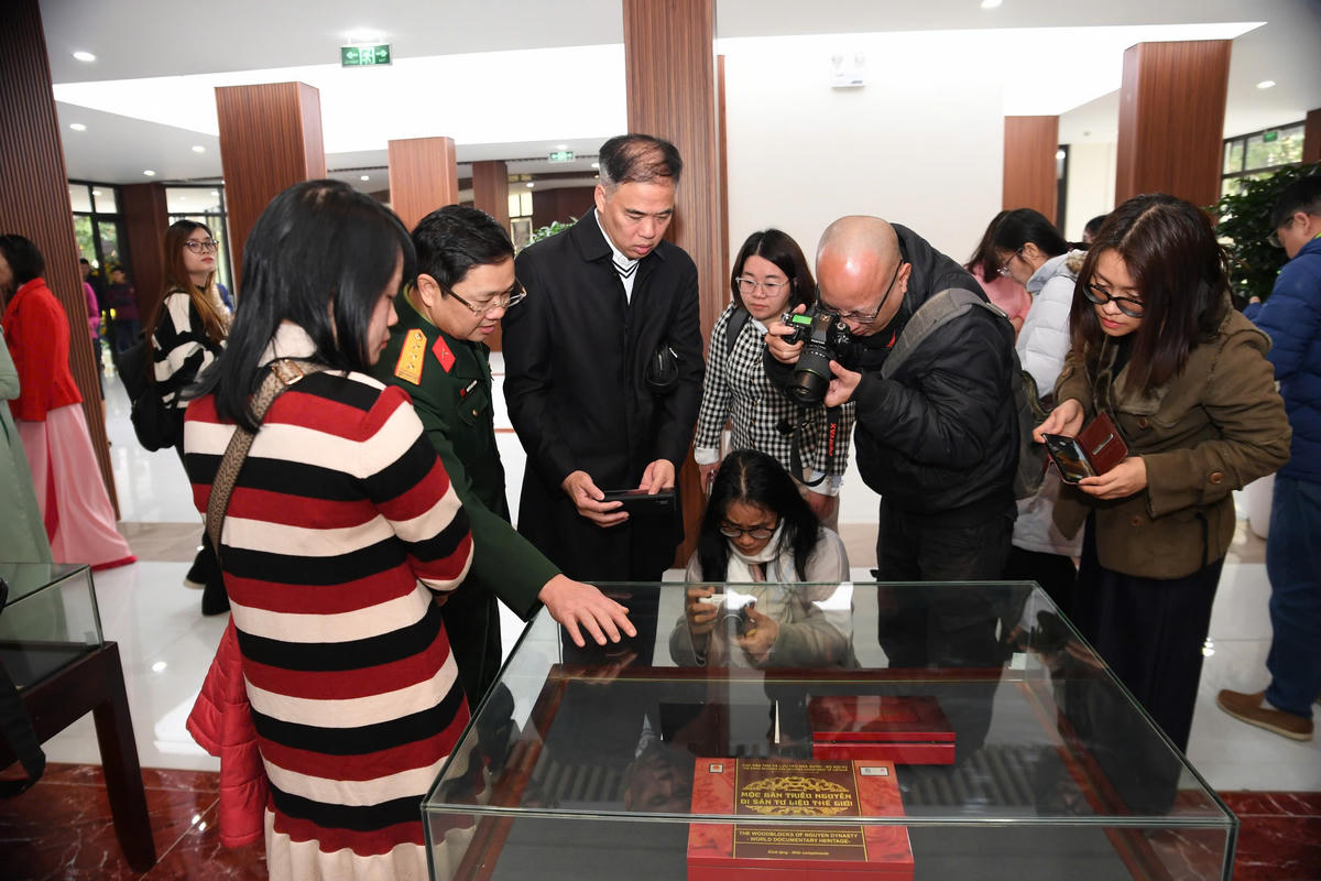 Phát huy giá trị di sản tư liệu lưu trữ - Ảnh 1.