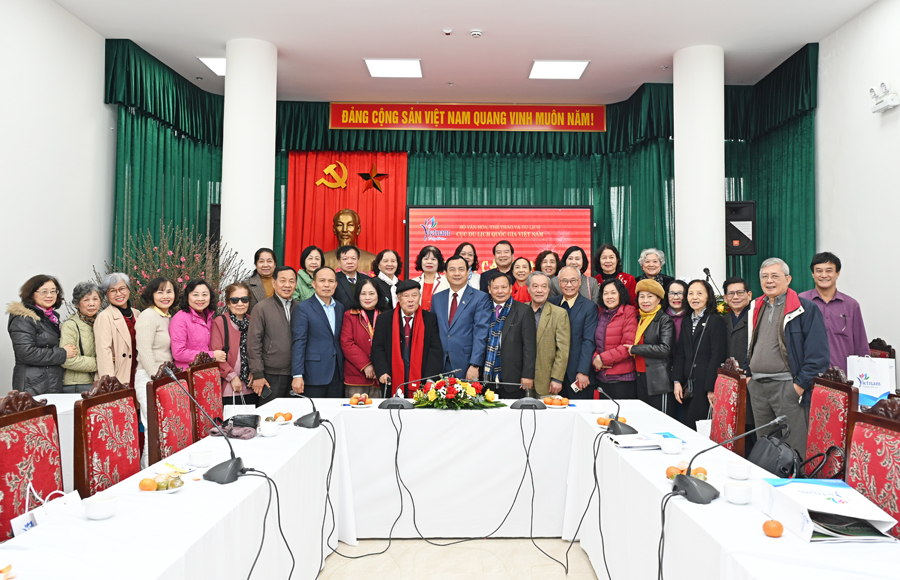 Cục Du lịch Quốc gia Việt Nam gặp mặt tri ân các thế hệ cán bộ đầu Xuân Bính Ngọ - Ảnh 5.