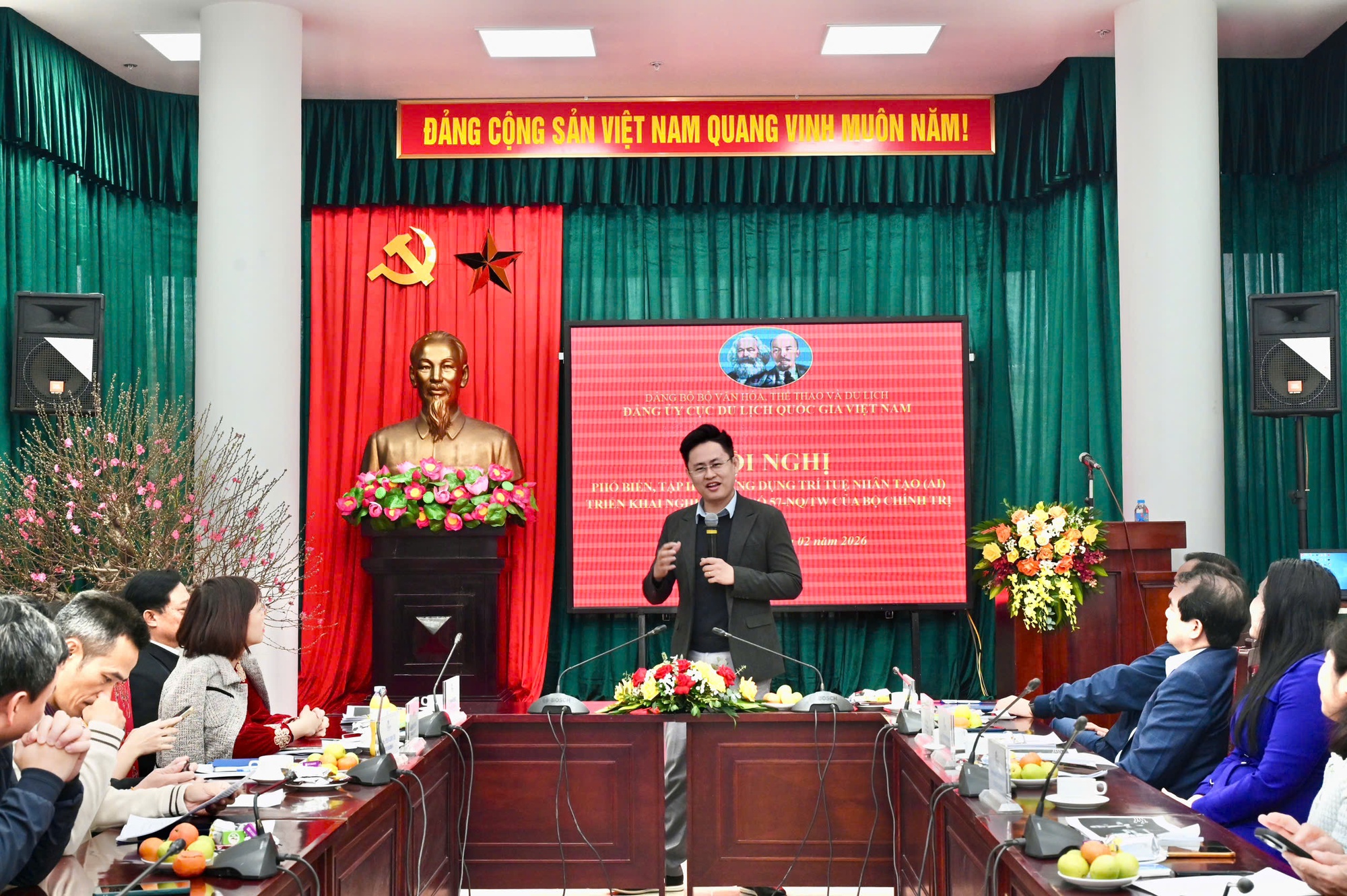 Đảng uỷ Cục Du lịch Quốc gia Việt Nam tổ chức Hội nghị phổ biến, tập huấn ứng dụng trí tuệ nhân tạo triển khai Nghị quyết 57 của Bộ Chính trị - Ảnh 4.