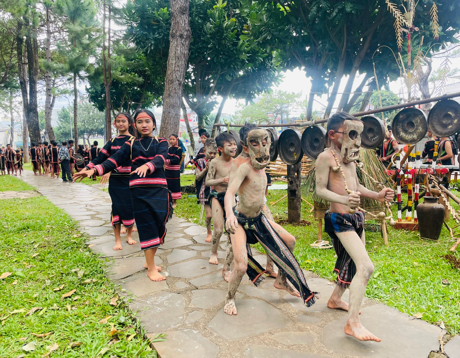 Gia Lai phục dựng, phát huy lễ hội có sử dụng cồng chiêng của các dân tộc Bahnar, Jrai, Chăm, H’rê - Ảnh 1.