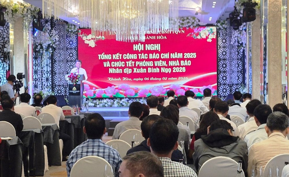 Báo chí đồng hành cùng Khánh Hòa "tăng tốc" thực hiện Nghị quyết Đại hội XIV của Đảng - Ảnh 1.