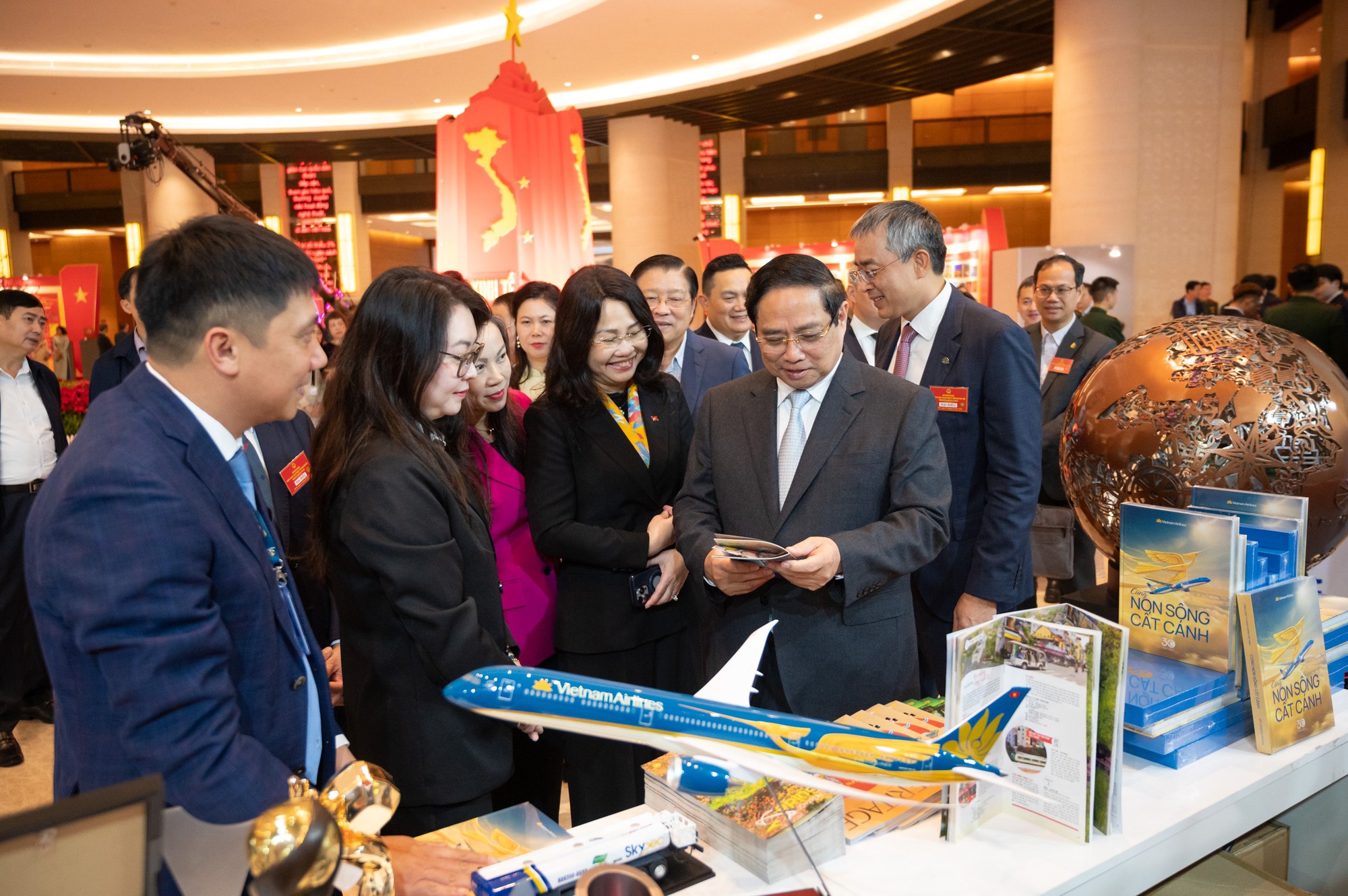 Triển lãm “Những thành tựu nổi bật trong phát triển kinh tế và văn hoá Việt Nam” - Ảnh 3.