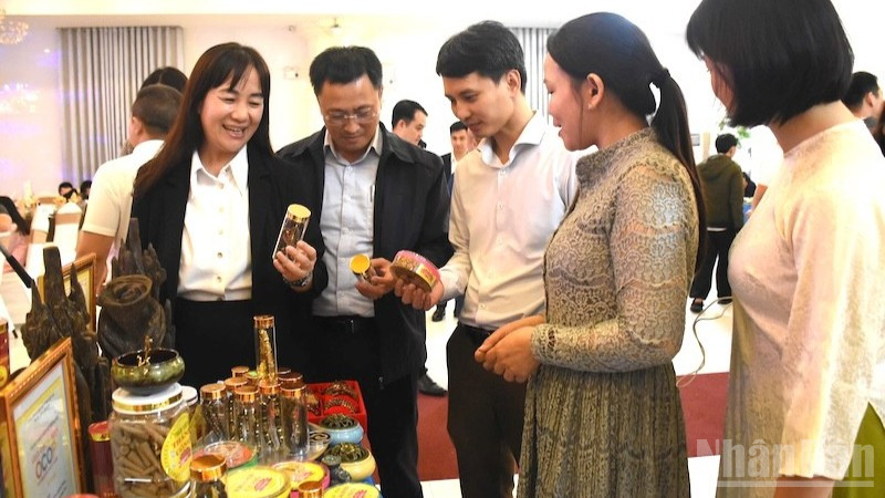 Đà Nẵng đầu tư hơn 183 tỷ đồng phát triển sản phẩm lưu niệm, nâng tầm du lịch thành phố - Ảnh 1.