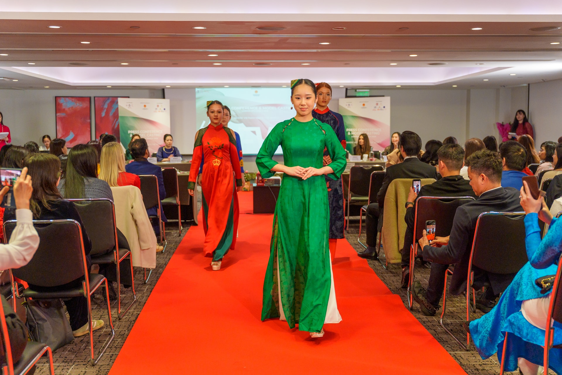 Áo Dài Fashion Week 2026: Khẳng định vị thế quốc tế của tà áo dài - Ảnh 2.