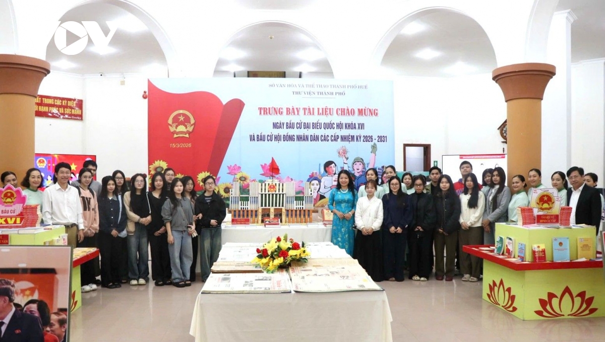 Huế trưng bày hơn 350 bản sách, tư liệu về bầu cử Quốc hội khóa XVI - Ảnh 1.