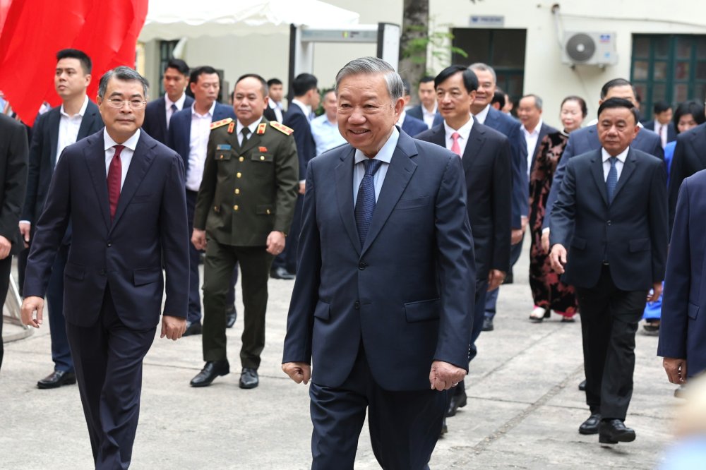 Chùm ảnh: Các đồng chí lãnh đạo Đảng, Nhà nước thực hiện quyền cử tri- Ảnh 1. Chùm ảnh: Các đồng chí lãnh đạo Đảng, Nhà nước thực hiện quyền cử tri- Ảnh 1.