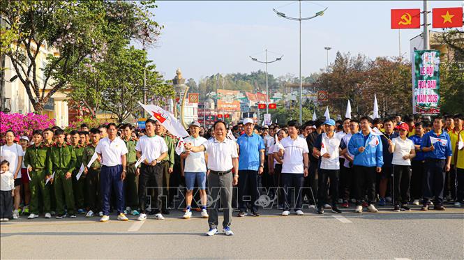 Điện Biên: Trên 2.200 người tham gia Ngày chạy Olympic vì sức khỏe toàn dân năm 2026 - Ảnh 1. Điện Biên: Trên 2.200 người tham gia Ngày chạy Olympic vì sức khỏe toàn dân năm 2026 - Ảnh 1.