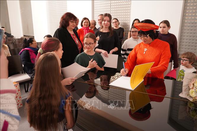 Tiếng đàn nối nhịp cầu hữu nghị Việt Nam - Slovakia - Ảnh 4.