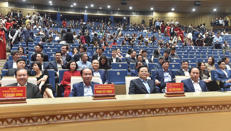 Khai trương Nhà hát Hoa Phượng và chương trình nghệ thuật đặc biệt 'New Year Concert 2026' - Ảnh 1.